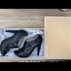 Micheal Kors black leather heels